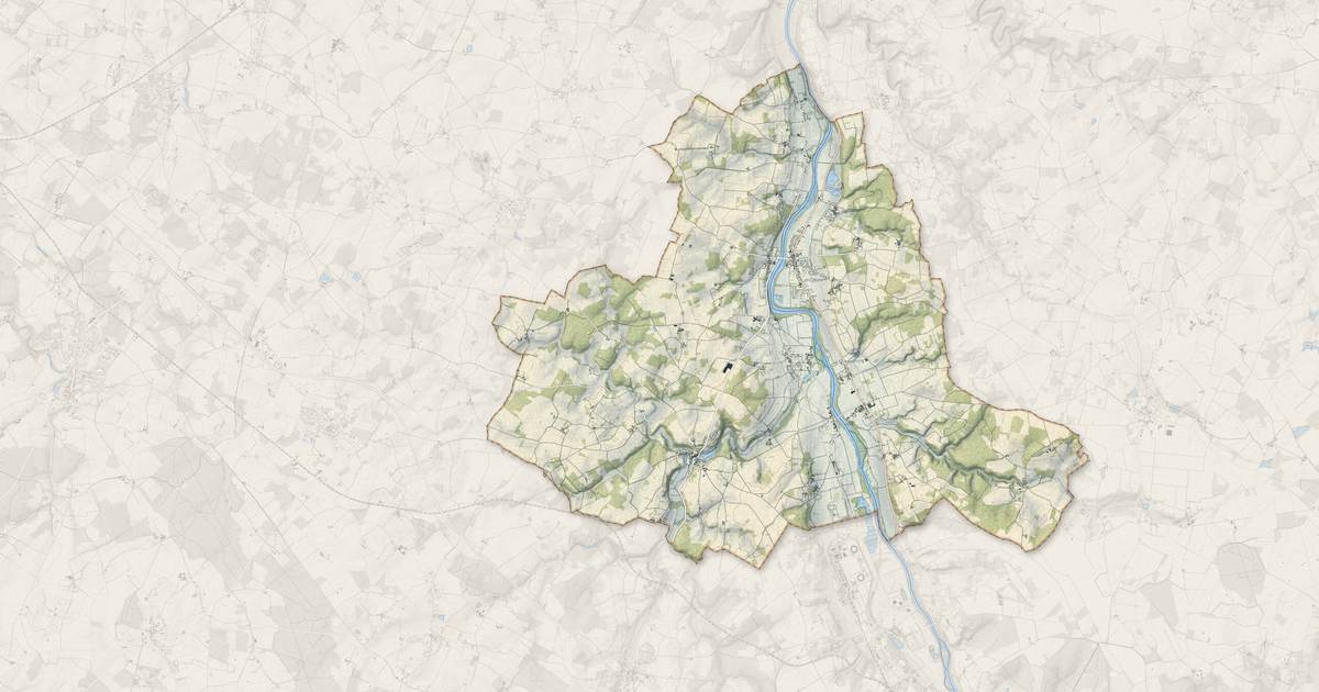 Portrait cartographique de Valdivienne : relief, eau, forêts, bâti et voies, calculés à partir des données de l'IGN
