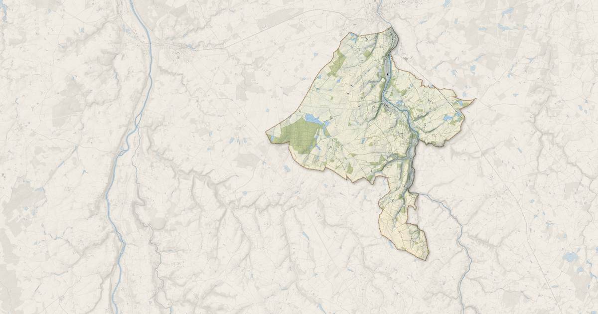 Portrait cartographique de Saulgé : relief, eau, forêts, bâti et voies, calculés à partir des données de l'IGN