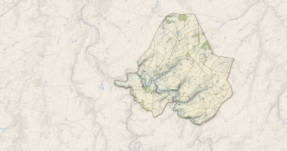 Portrait cartographique de Thollet : relief, eau, forêts, bâti et voies, calculés à partir des données de l'IGN