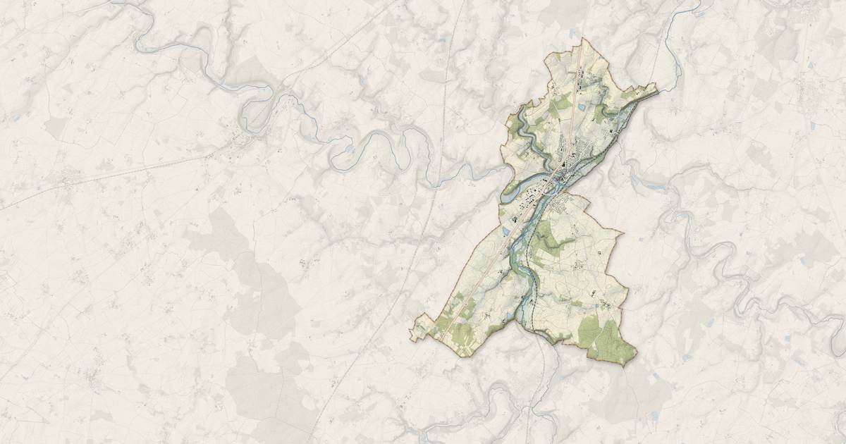 Portrait cartographique de Vivonne : relief, eau, forêts, bâti et voies, calculés à partir des données de l'IGN
