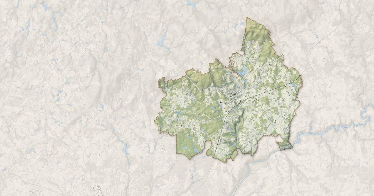 Portrait cartographique de Ambazac : relief, eau, forêts, bâti et voies, calculés à partir des données de l'IGN