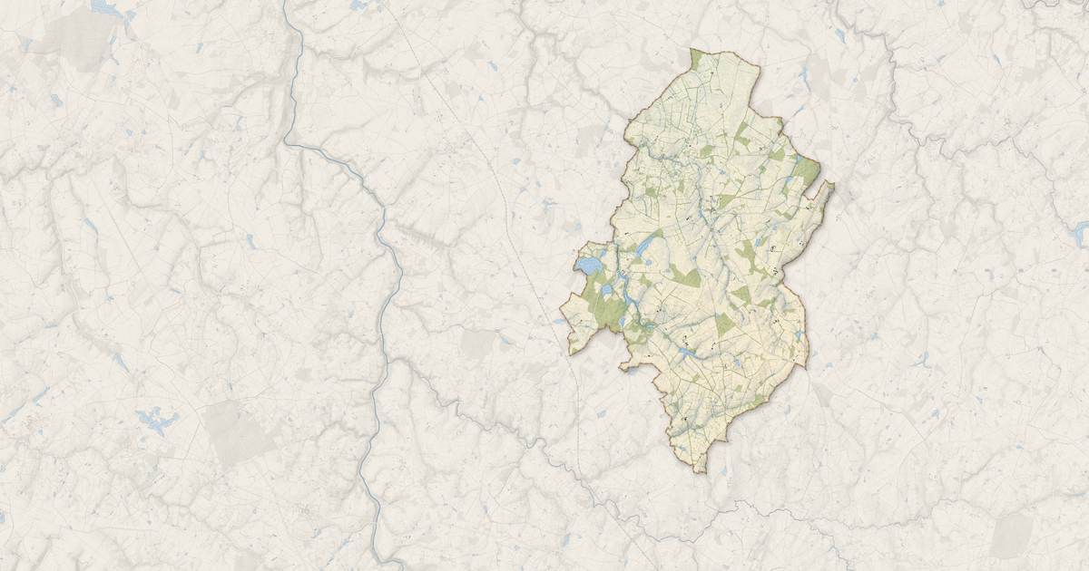 Portrait cartographique de Azat-le-Ris : relief, eau, forêts, bâti et voies, calculés à partir des données de l'IGN
