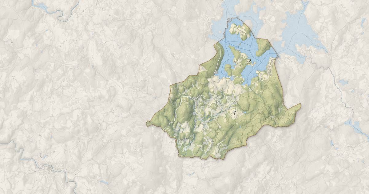 Portrait cartographique de Beaumont-du-Lac : relief, eau, forêts, bâti et voies, calculés à partir des données de l'IGN