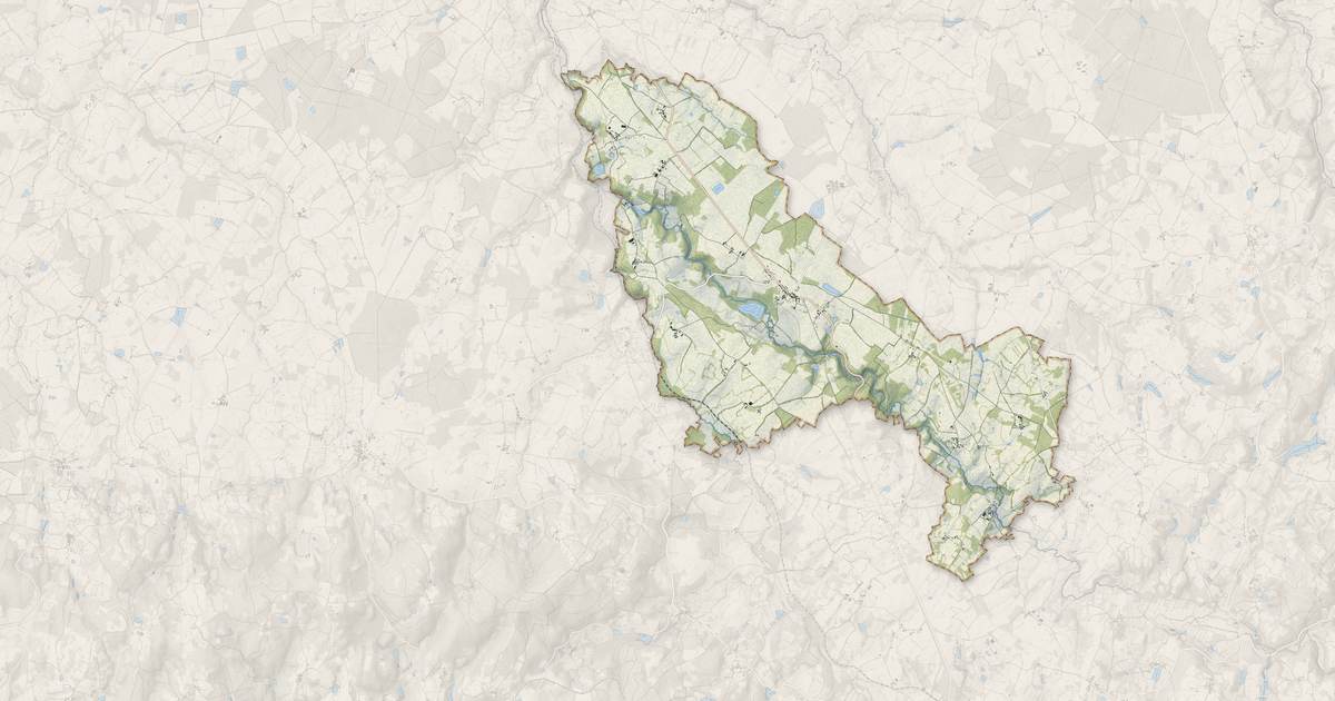Portrait cartographique de Berneuil : relief, eau, forêts, bâti et voies, calculés à partir des données de l'IGN
