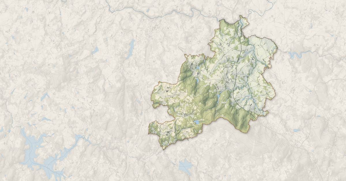 Portrait cartographique de Bersac-sur-Rivalier : relief, eau, forêts, bâti et voies, calculés à partir des données de l'IGN
