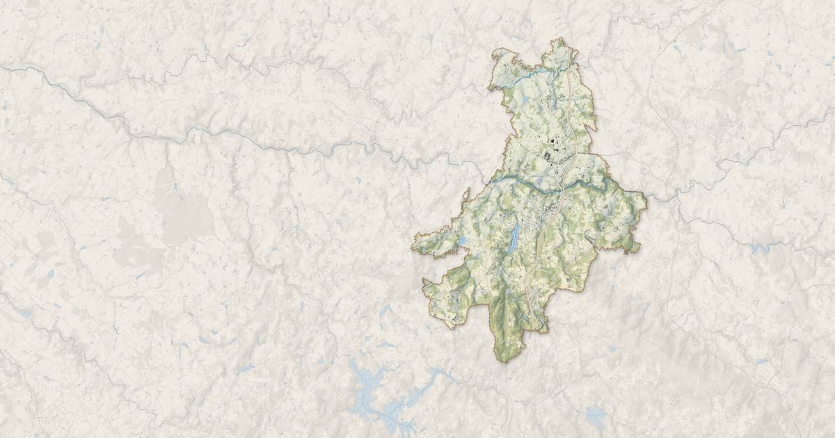 Portrait cartographique de Bessines-sur-Gartempe : relief, eau, forêts, bâti et voies, calculés à partir des données de l'IGN