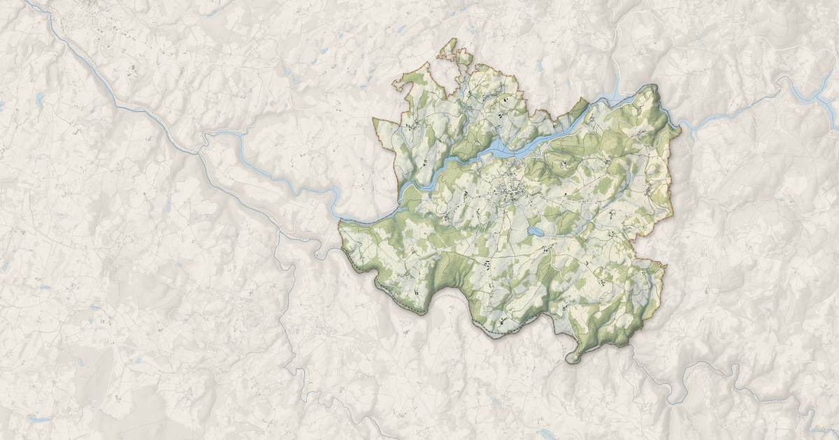 Portrait cartographique de Bujaleuf : relief, eau, forêts, bâti et voies, calculés à partir des données de l'IGN