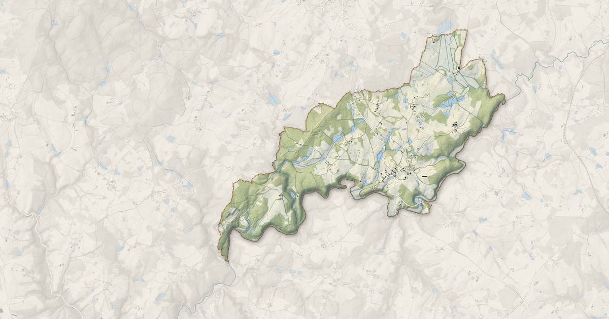 Portrait cartographique de Le Chalard : relief, eau, forêts, bâti et voies, calculés à partir des données de l'IGN