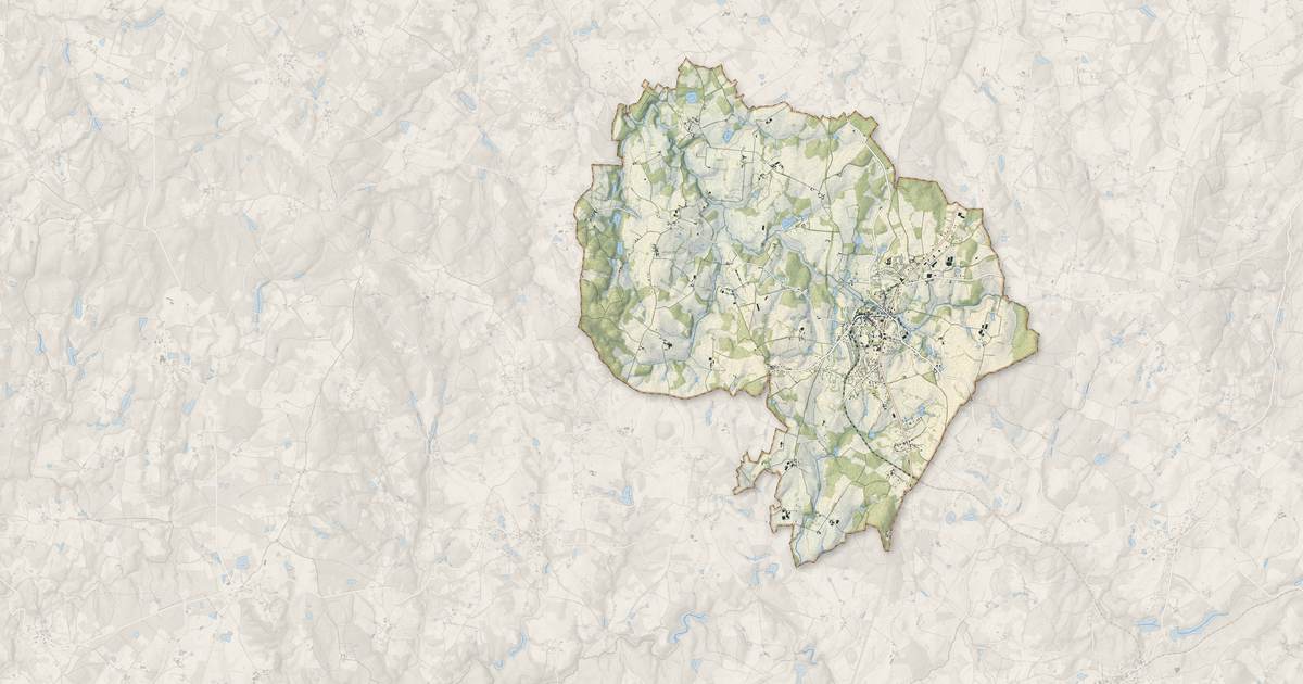 Portrait cartographique de Châlus : relief, eau, forêts, bâti et voies, calculés à partir des données de l'IGN