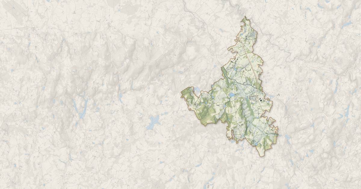 Portrait cartographique de Chamboret : relief, eau, forêts, bâti et voies, calculés à partir des données de l'IGN