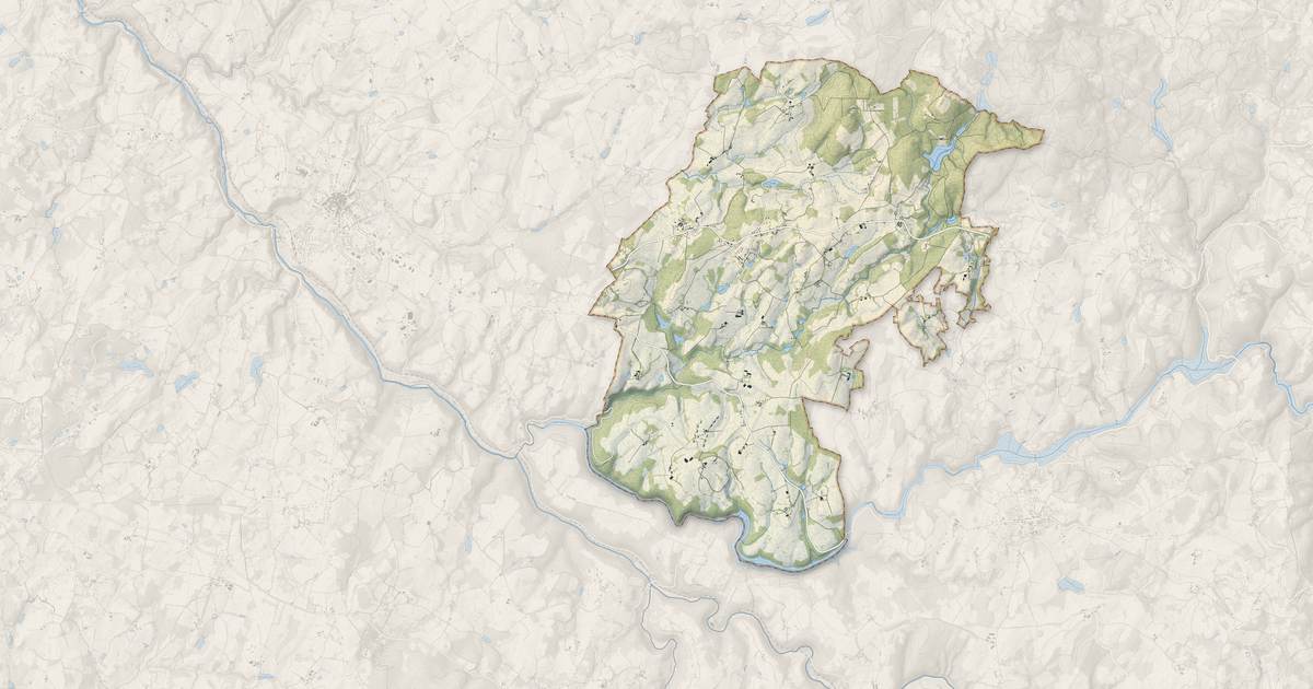 Portrait cartographique de Champnétery : relief, eau, forêts, bâti et voies, calculés à partir des données de l'IGN