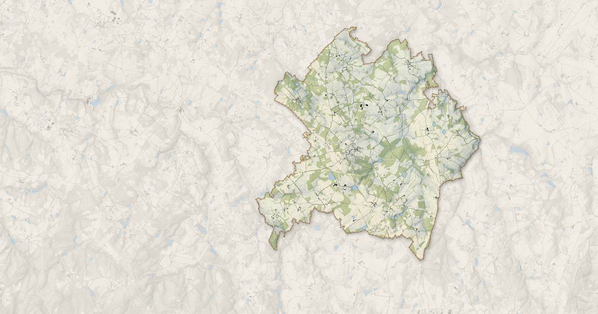 Portrait cartographique de Champsac : relief, eau, forêts, bâti et voies, calculés à partir des données de l'IGN