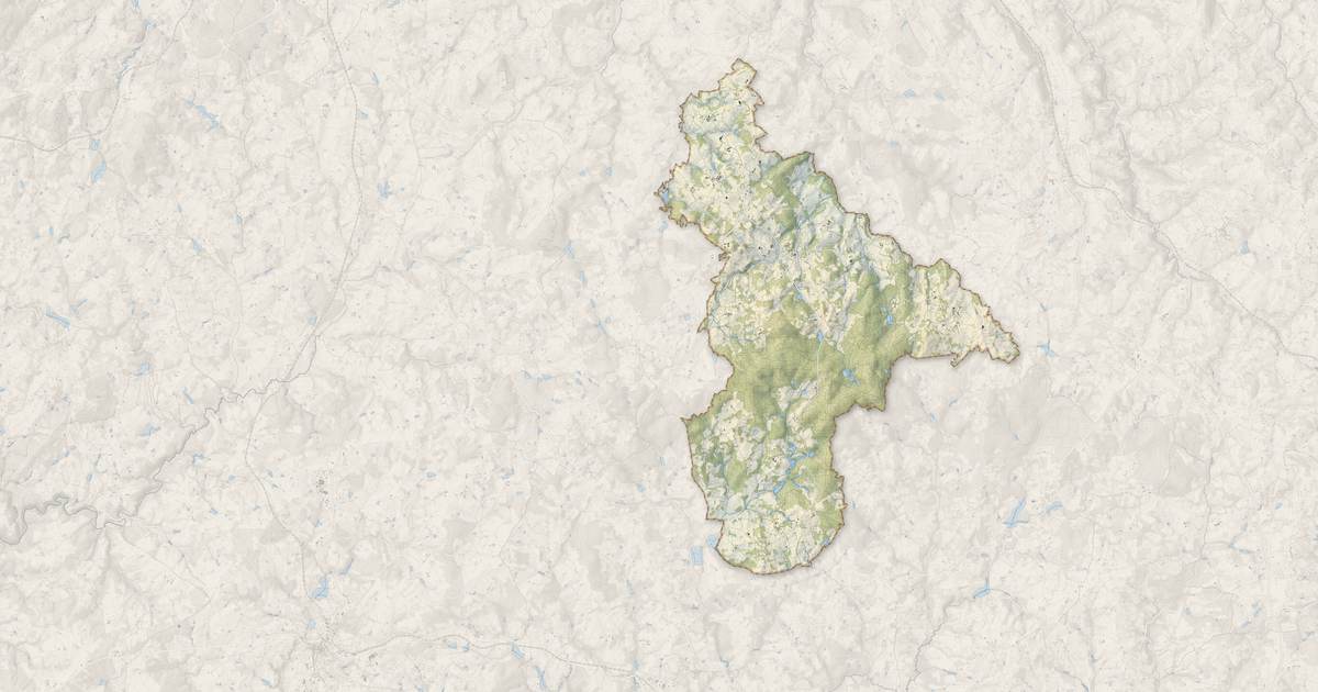 Portrait cartographique de Château-Chervix : relief, eau, forêts, bâti et voies, calculés à partir des données de l'IGN