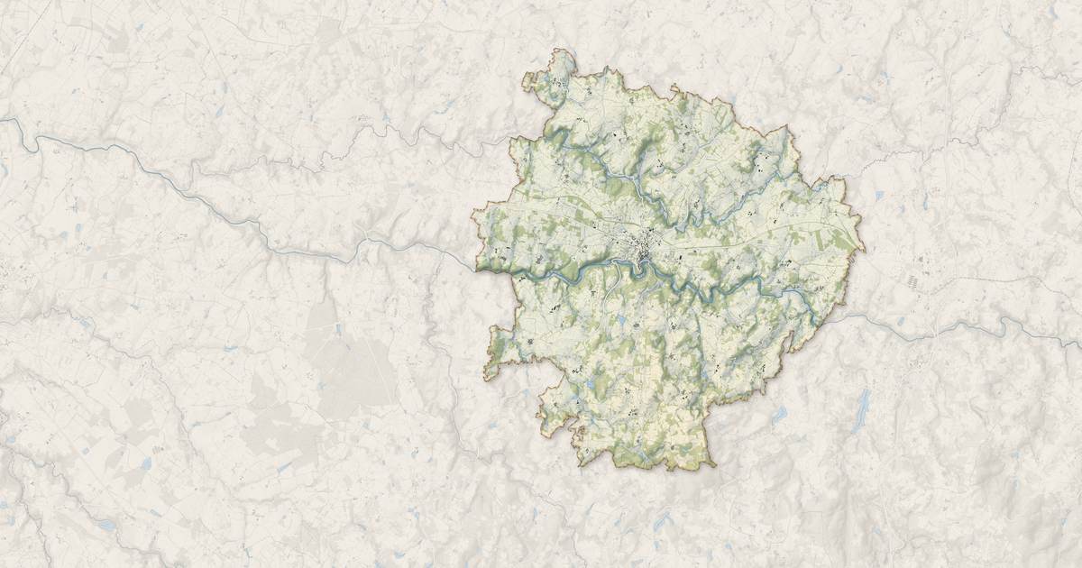 Portrait cartographique de Châteauponsac : relief, eau, forêts, bâti et voies, calculés à partir des données de l'IGN