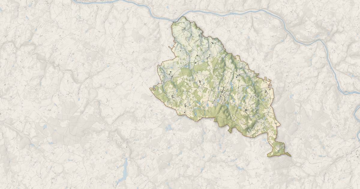 Portrait cartographique de Cognac-la-Forêt : relief, eau, forêts, bâti et voies, calculés à partir des données de l'IGN