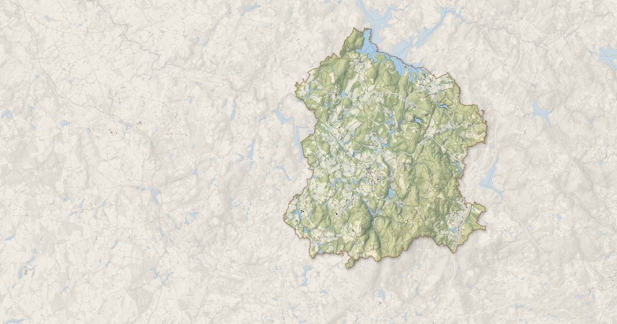 Portrait cartographique de Compreignac : relief, eau, forêts, bâti et voies, calculés à partir des données de l'IGN