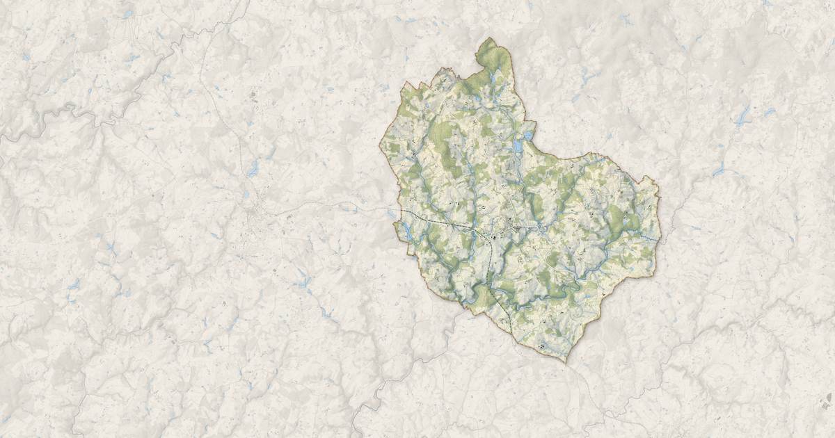 Portrait cartographique de Coussac-Bonneval : relief, eau, forêts, bâti et voies, calculés à partir des données de l'IGN