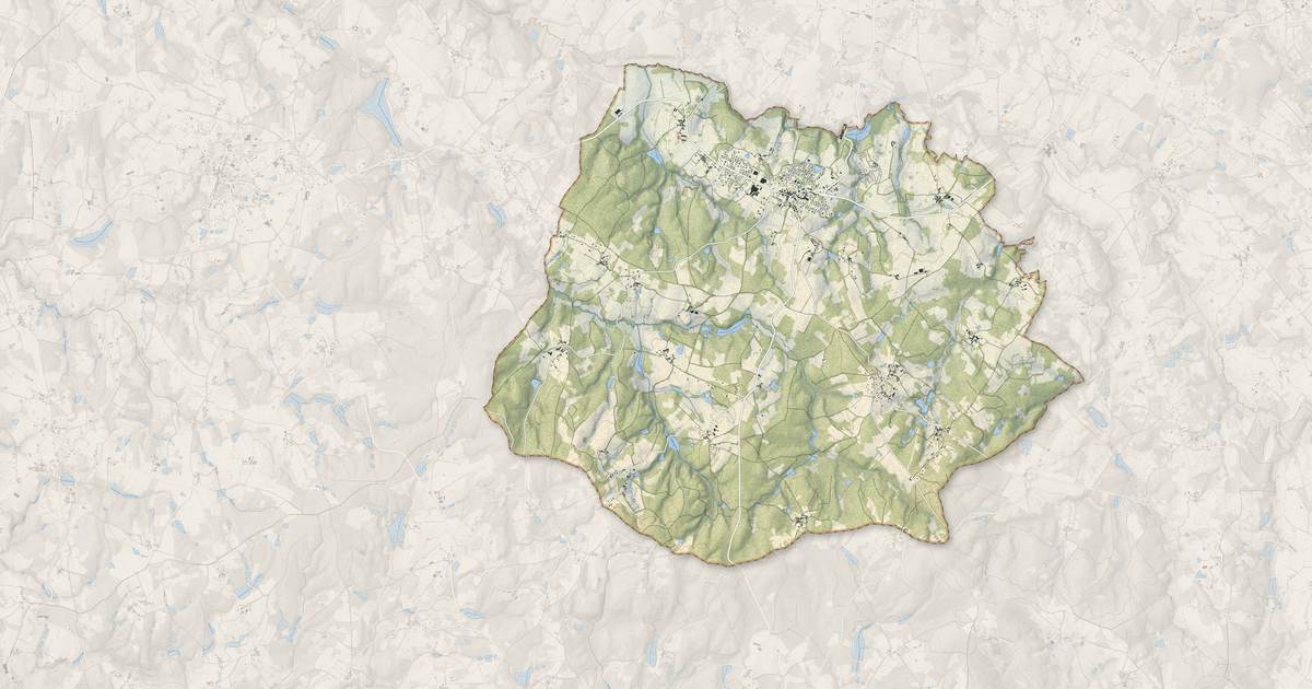 Portrait cartographique de Cussac : relief, eau, forêts, bâti et voies, calculés à partir des données de l'IGN