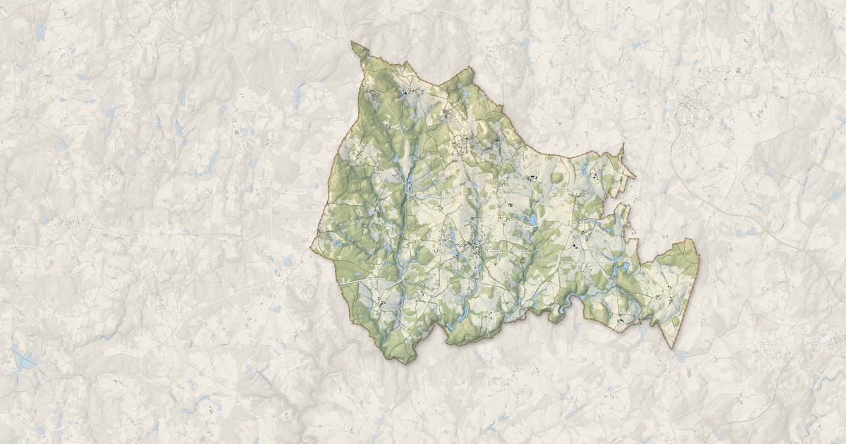 Portrait cartographique de Dournazac : relief, eau, forêts, bâti et voies, calculés à partir des données de l'IGN