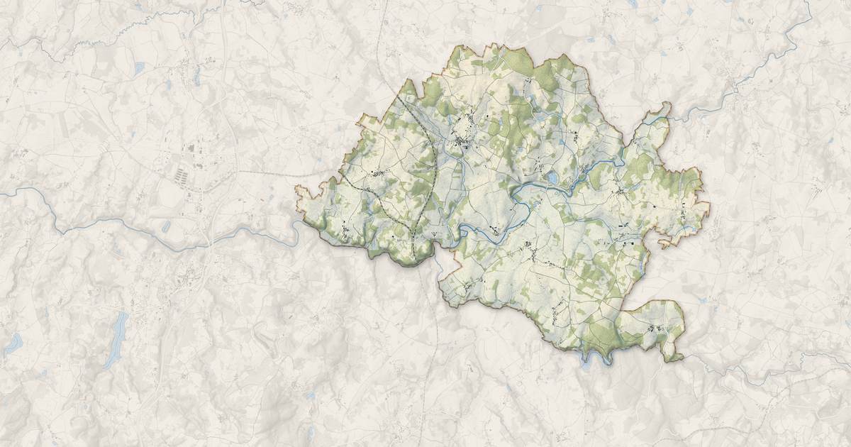 Portrait cartographique de Folles : relief, eau, forêts, bâti et voies, calculés à partir des données de l'IGN