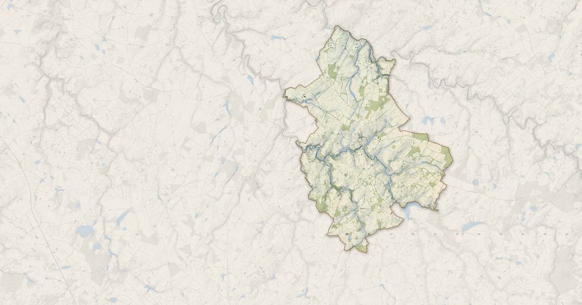 Portrait cartographique de Lussac-les-Églises : relief, eau, forêts, bâti et voies, calculés à partir des données de l'IGN