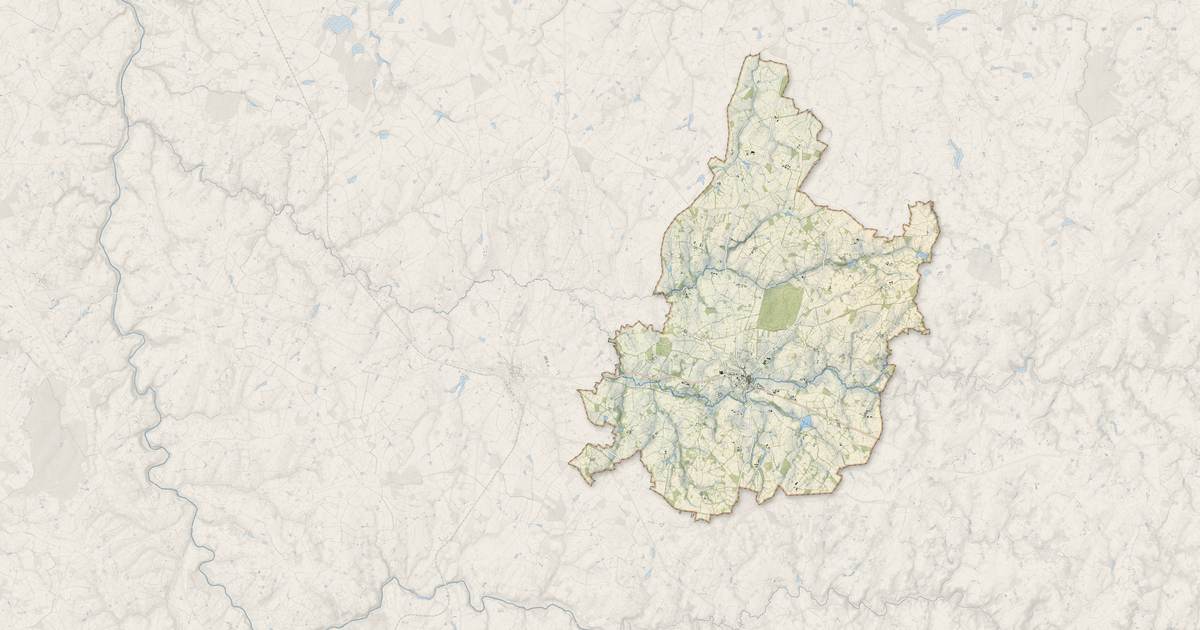 Portrait cartographique de Magnac-Laval : relief, eau, forêts, bâti et voies, calculés à partir des données de l'IGN