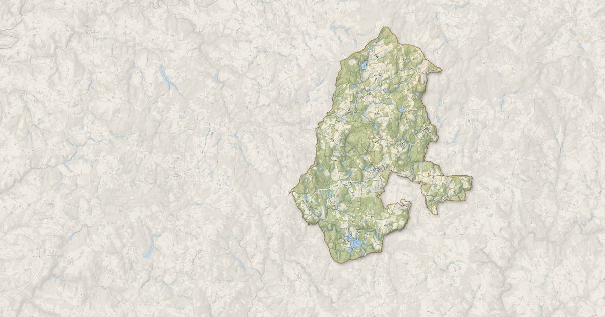 Portrait cartographique de Marval : relief, eau, forêts, bâti et voies, calculés à partir des données de l'IGN