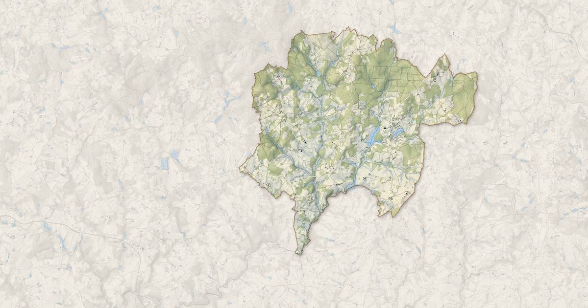 Portrait cartographique de Meuzac : relief, eau, forêts, bâti et voies, calculés à partir des données de l'IGN