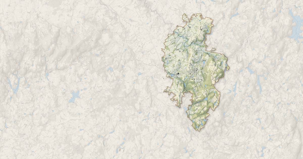 Portrait cartographique de Nantiat : relief, eau, forêts, bâti et voies, calculés à partir des données de l'IGN