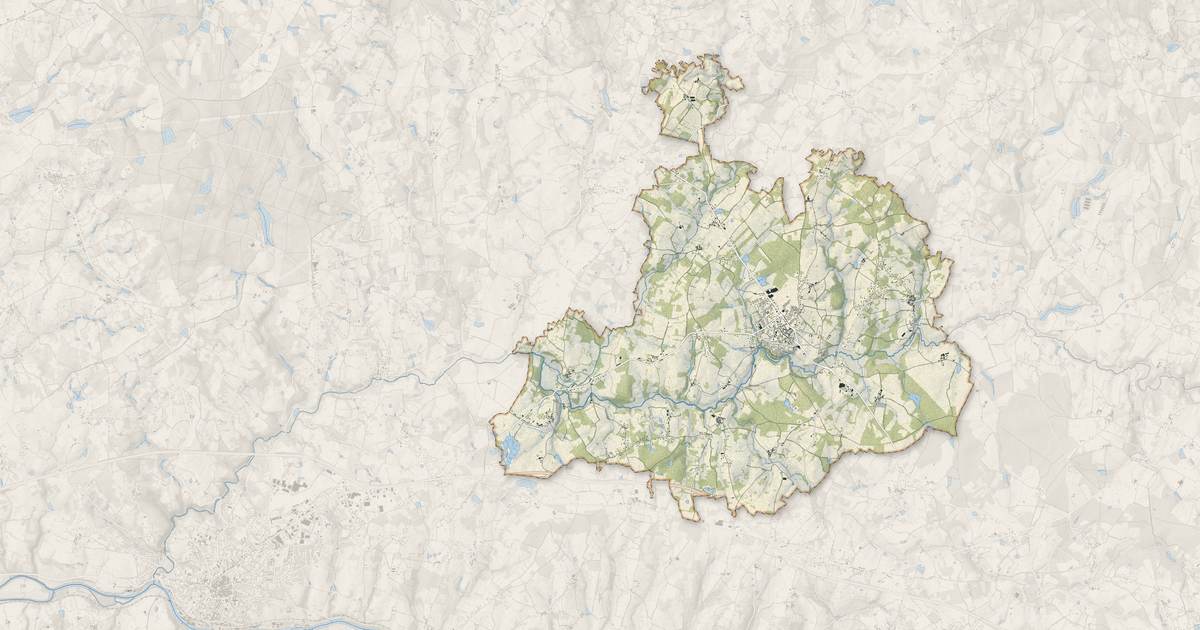 Portrait cartographique de Oradour-sur-Glane : relief, eau, forêts, bâti et voies, calculés à partir des données de l'IGN
