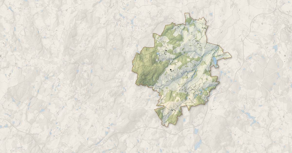 Portrait cartographique de Rilhac-Lastours : relief, eau, forêts, bâti et voies, calculés à partir des données de l'IGN