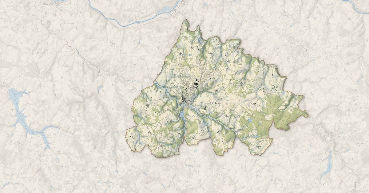 Portrait cartographique de Rochechouart : relief, eau, forêts, bâti et voies, calculés à partir des données de l'IGN