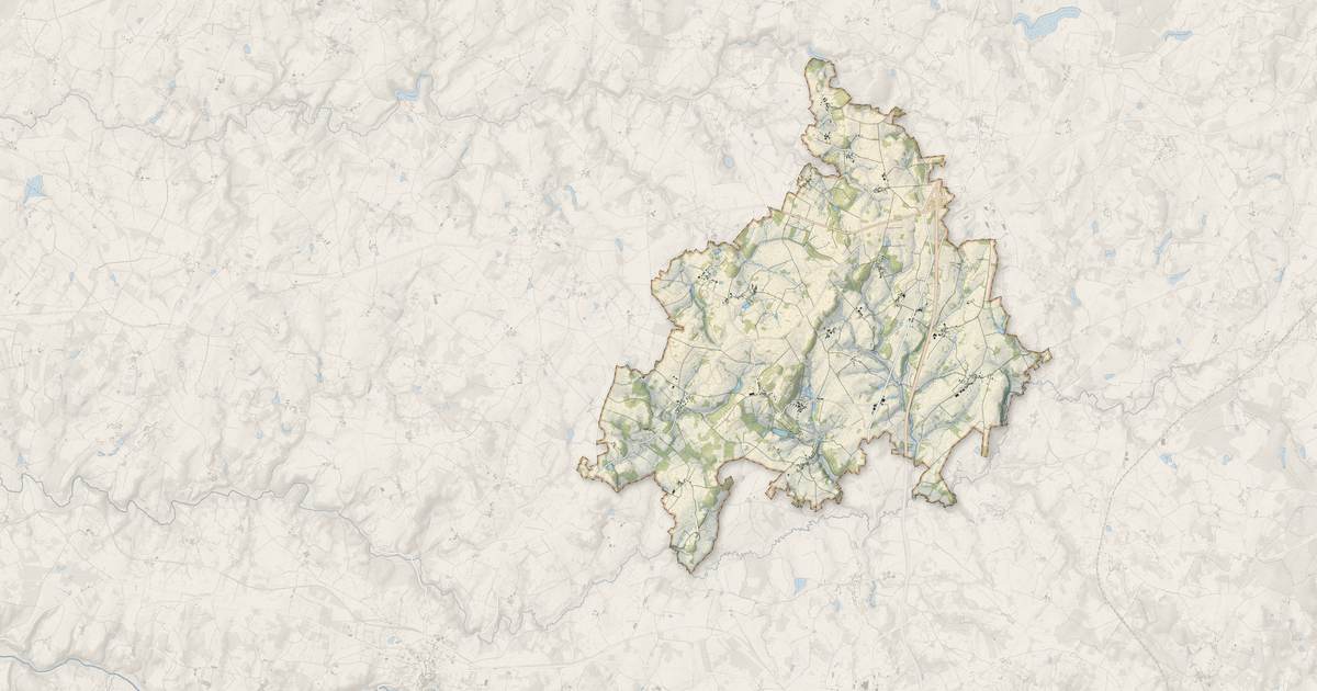 Portrait cartographique de Saint-Amand-Magnazeix : relief, eau, forêts, bâti et voies, calculés à partir des données de l'IGN