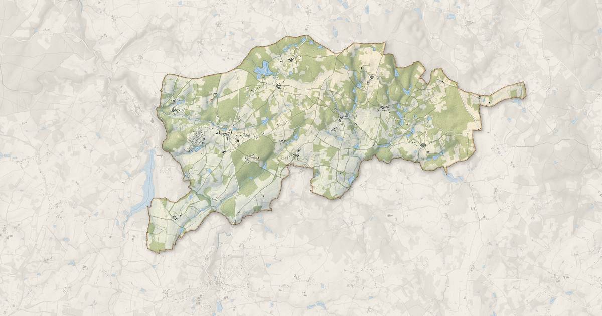 Portrait cartographique de Saint-Cyr : relief, eau, forêts, bâti et voies, calculés à partir des données de l'IGN
