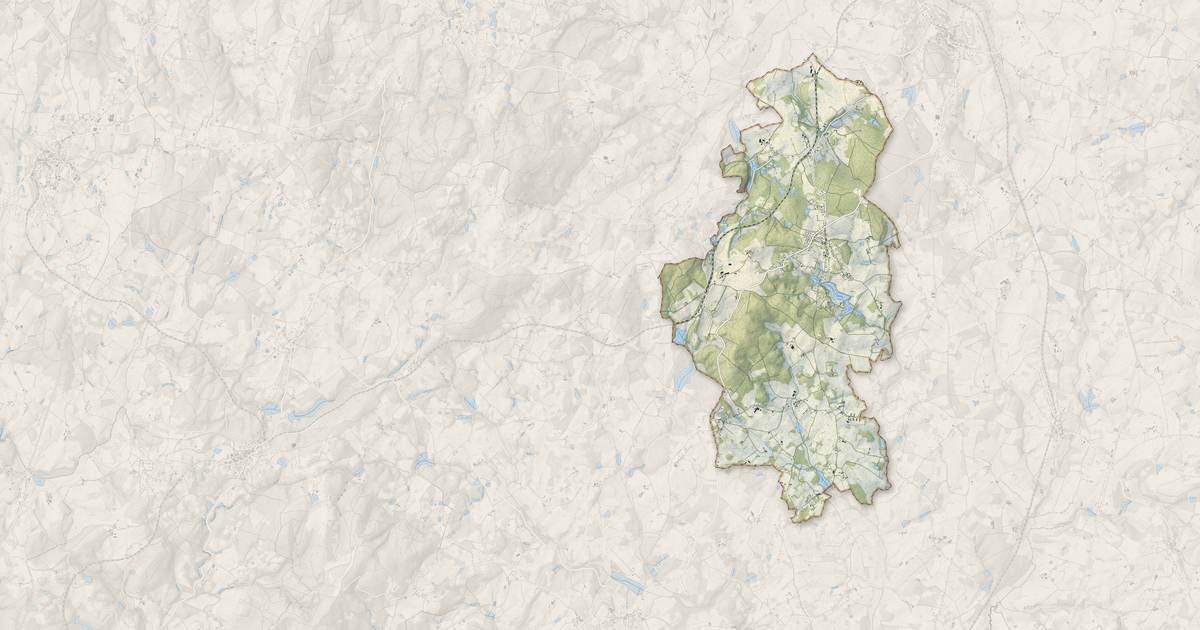 Portrait cartographique de Saint-Hilaire-les-Places : relief, eau, forêts, bâti et voies, calculés à partir des données de l'IGN