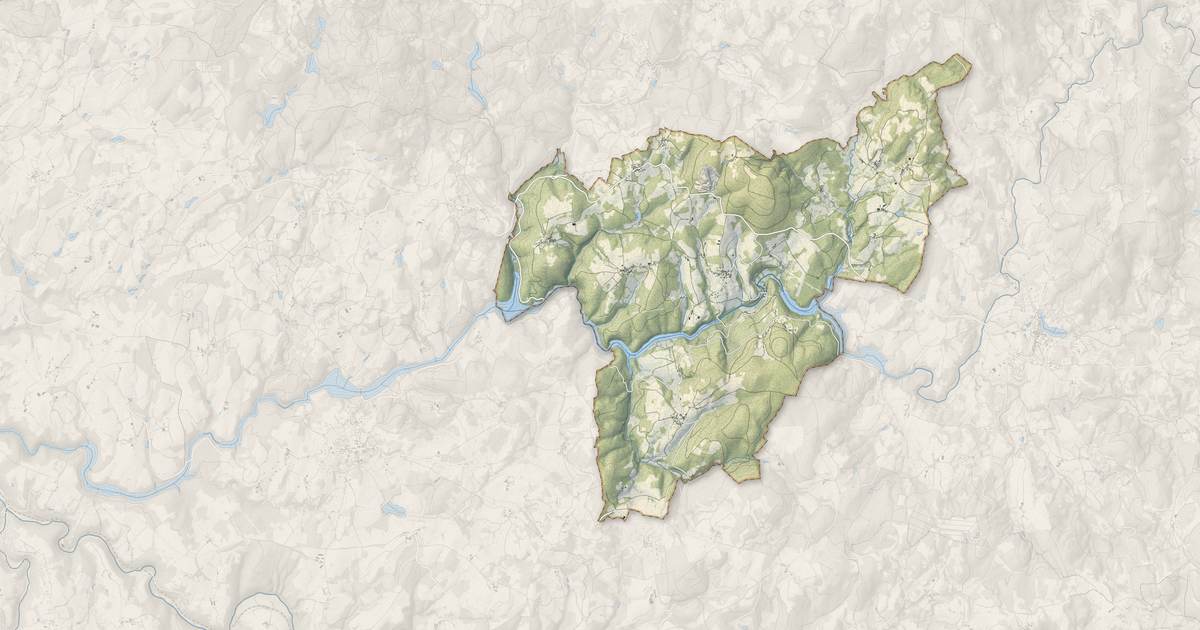 Portrait cartographique de Saint-Julien-le-Petit : relief, eau, forêts, bâti et voies, calculés à partir des données de l'IGN