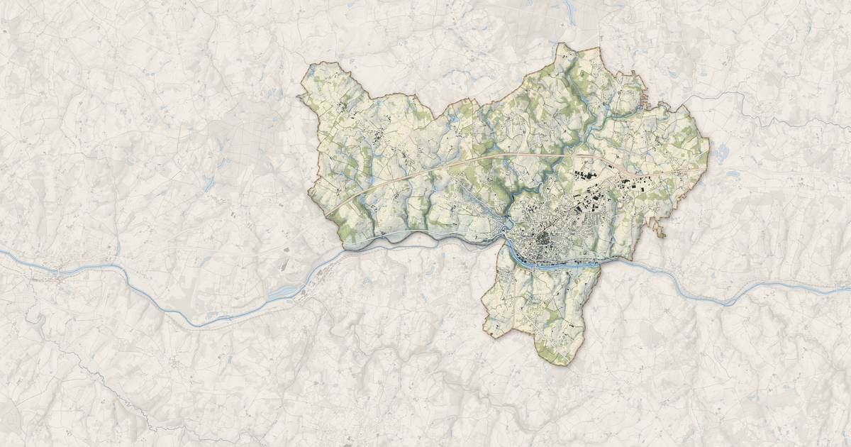 Portrait cartographique de Saint-Junien : relief, eau, forêts, bâti et voies, calculés à partir des données de l'IGN