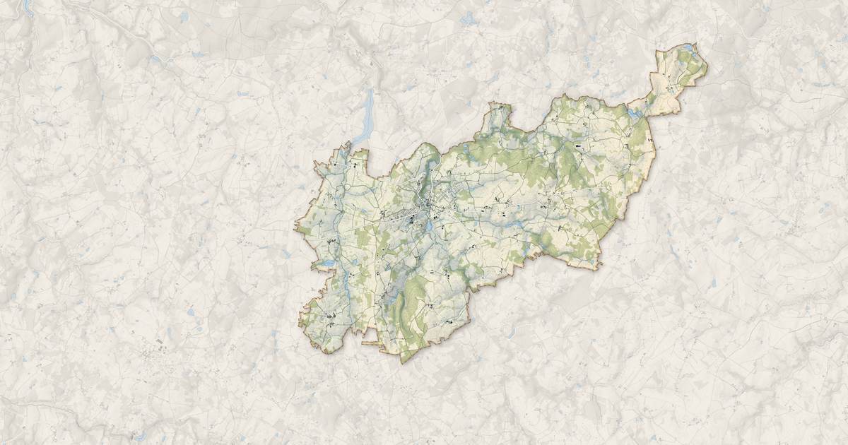 Portrait cartographique de Saint-Laurent-sur-Gorre : relief, eau, forêts, bâti et voies, calculés à partir des données de l'IGN