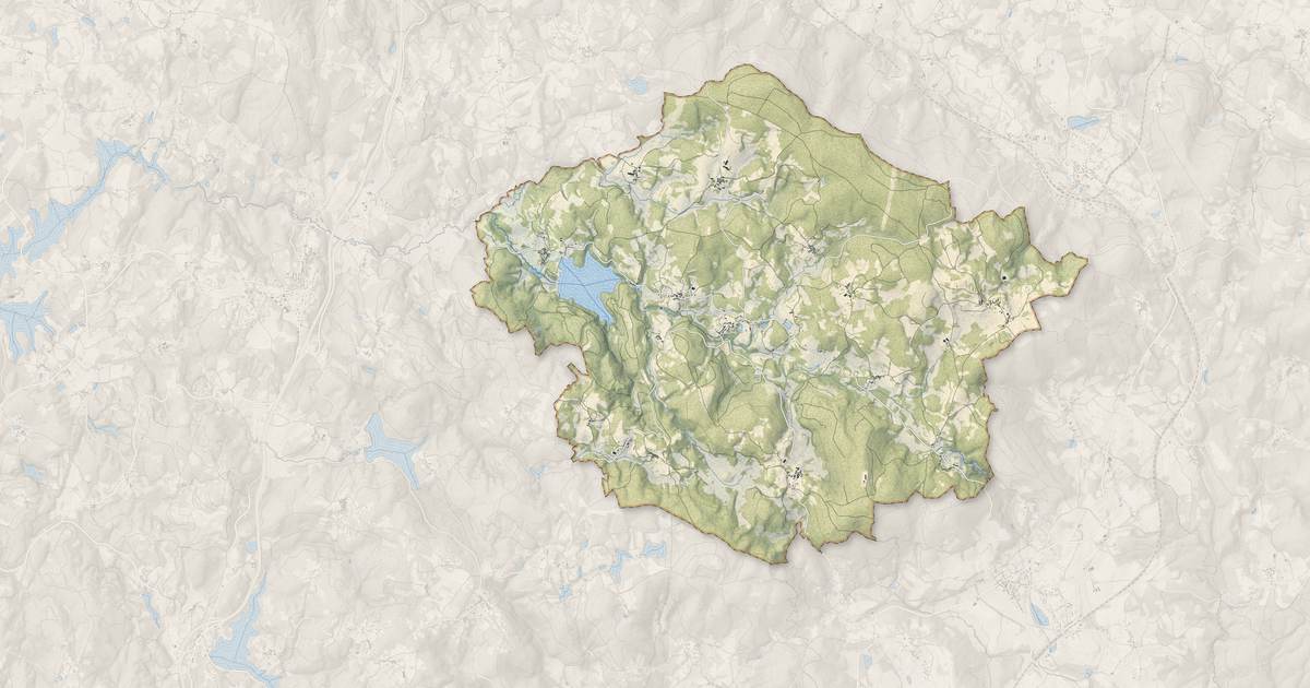 Portrait cartographique de Saint-Léger-la-Montagne : relief, eau, forêts, bâti et voies, calculés à partir des données de l'IGN