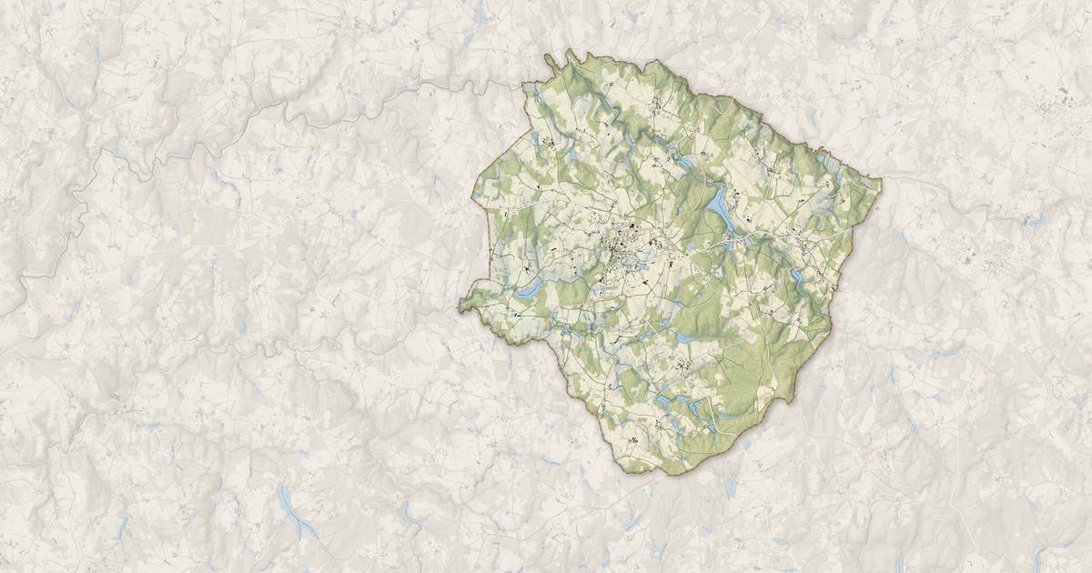 Portrait cartographique de Saint-Mathieu : relief, eau, forêts, bâti et voies, calculés à partir des données de l'IGN