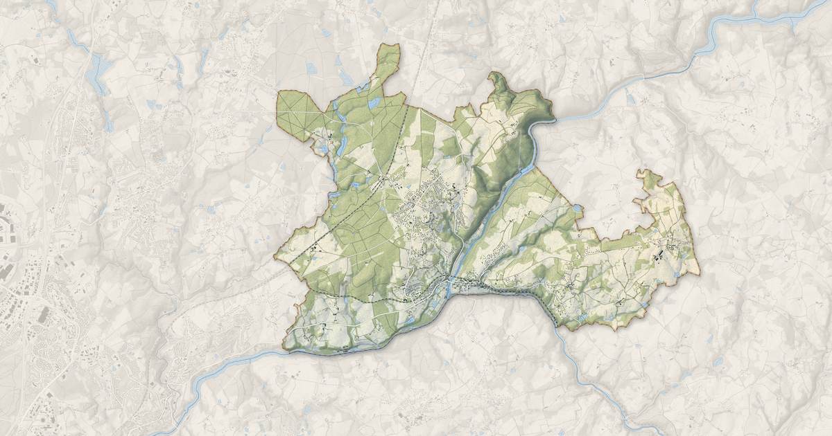 Portrait cartographique de Saint-Priest-Taurion : relief, eau, forêts, bâti et voies, calculés à partir des données de l'IGN