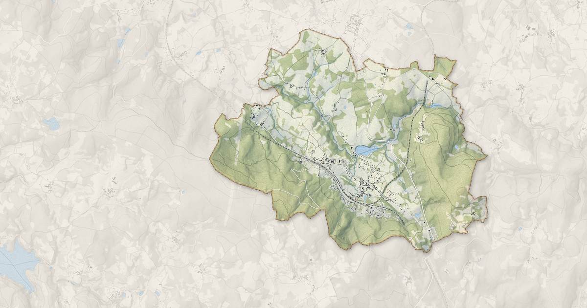 Portrait cartographique de Saint-Sulpice-Laurière : relief, eau, forêts, bâti et voies, calculés à partir des données de l'IGN