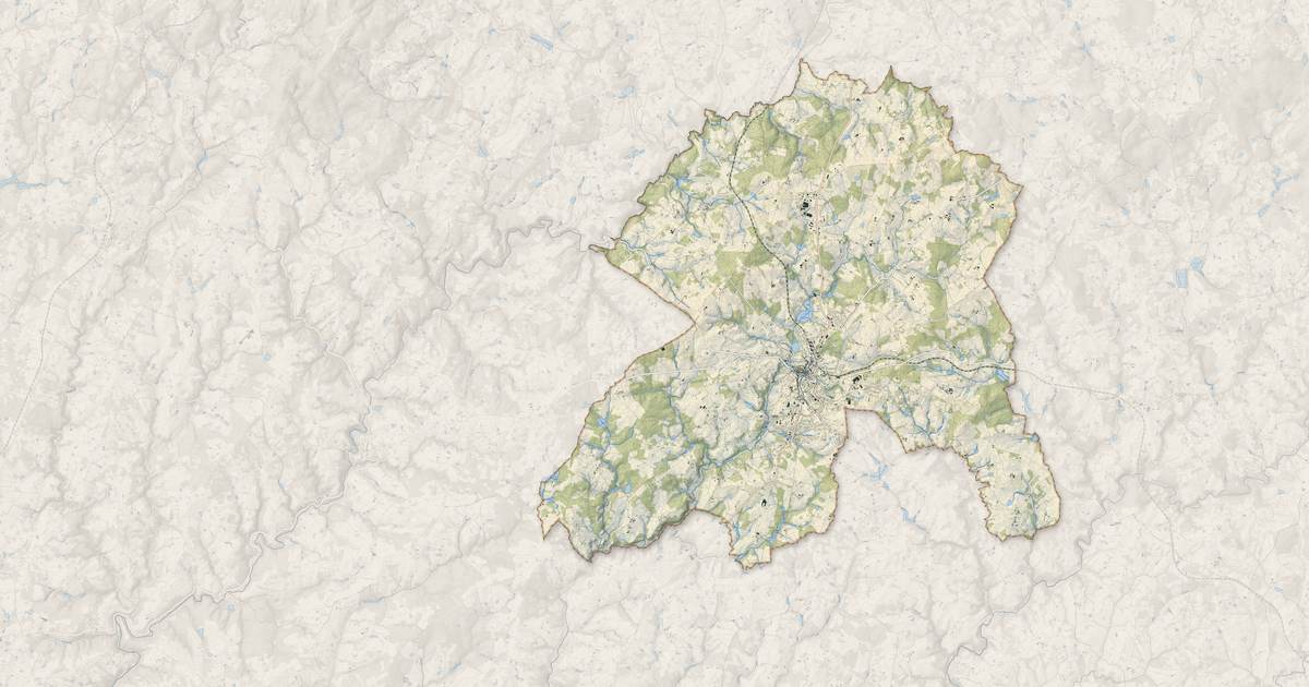 Portrait cartographique de Saint-Yrieix-la-Perche : relief, eau, forêts, bâti et voies, calculés à partir des données de l'IGN