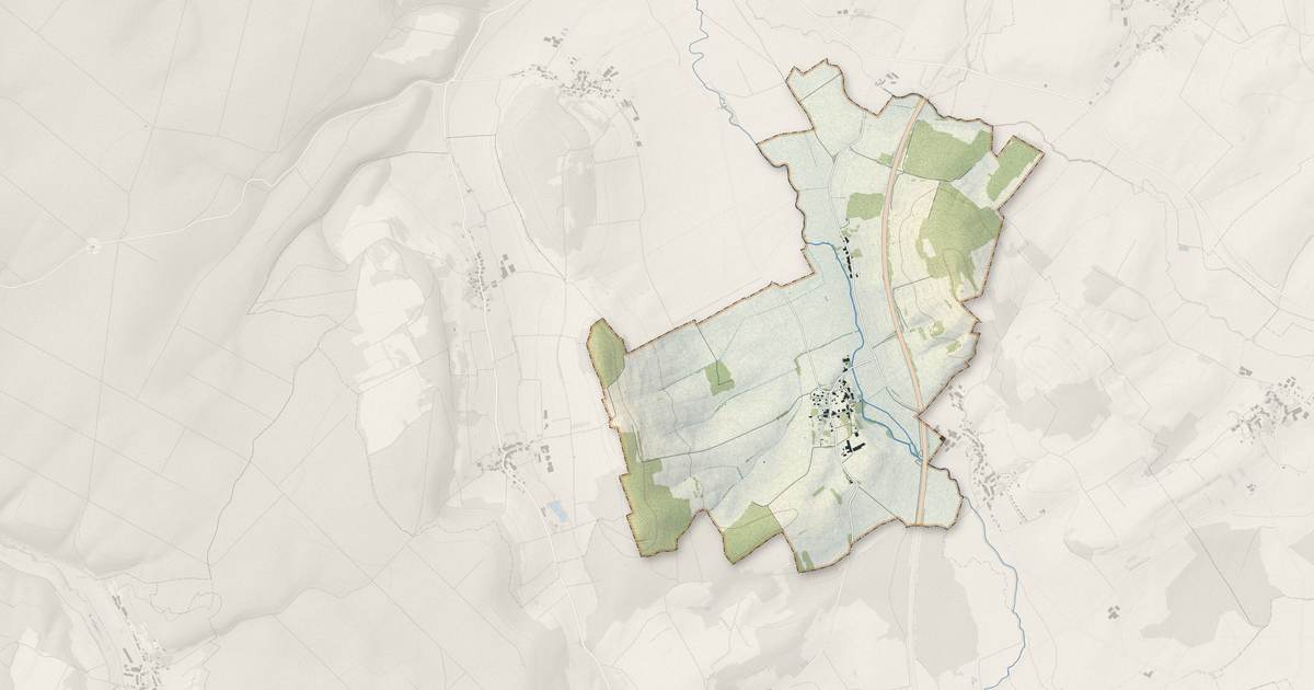 Portrait cartographique de Balléville : relief, eau, forêts, bâti et voies, calculés à partir des données de l'IGN