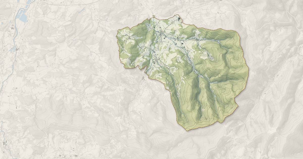 Portrait cartographique de Ban-de-Laveline : relief, eau, forêts, bâti et voies, calculés à partir des données de l'IGN