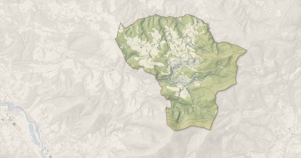 Portrait cartographique de Ban-de-Sapt : relief, eau, forêts, bâti et voies, calculés à partir des données de l'IGN