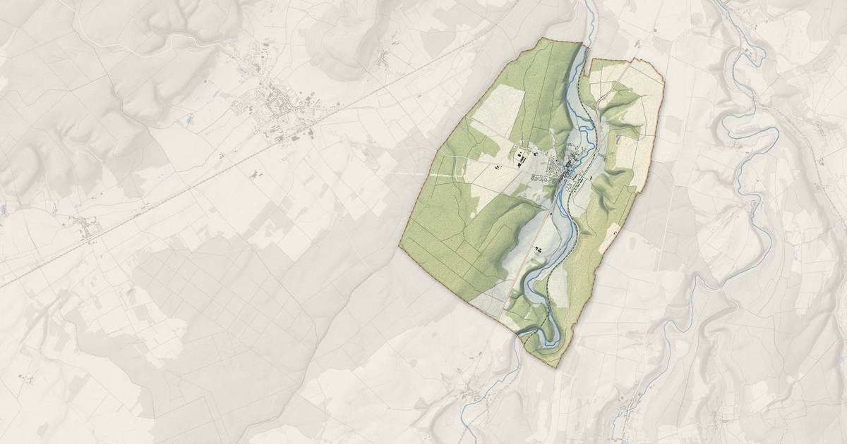 Portrait cartographique de Bazoilles-sur-Meuse : relief, eau, forêts, bâti et voies, calculés à partir des données de l'IGN