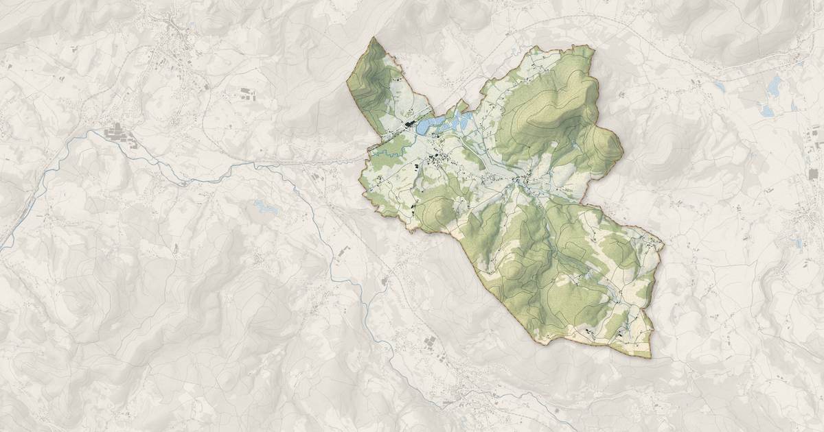 Portrait cartographique de La Chapelle-devant-Bruyères : relief, eau, forêts, bâti et voies, calculés à partir des données de l'IGN