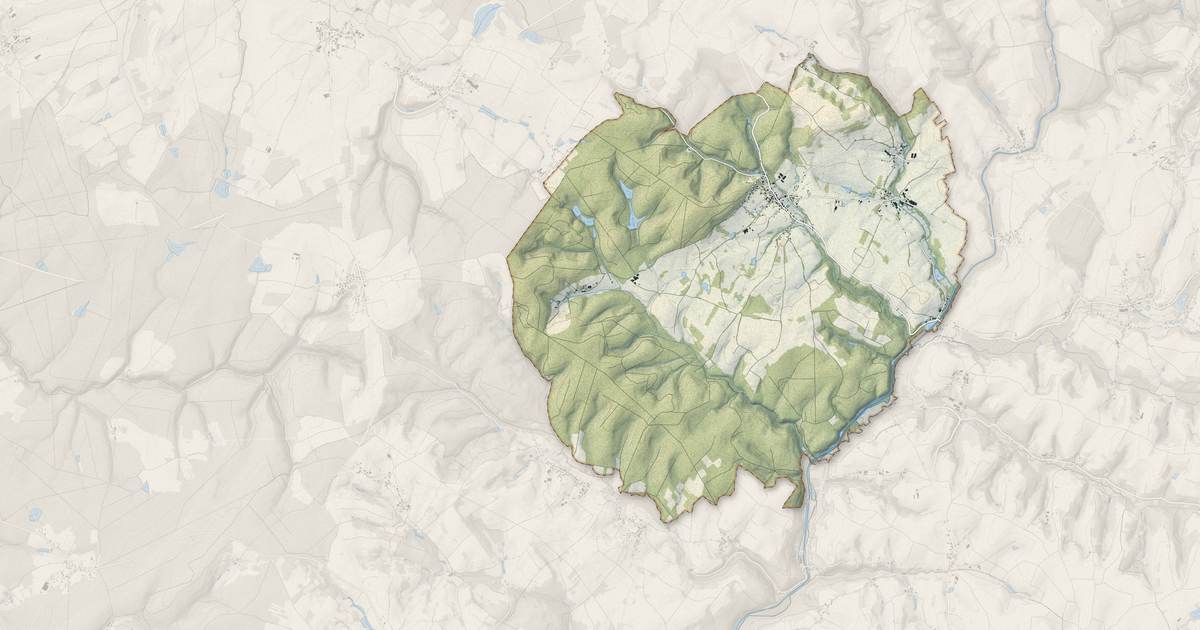 Portrait cartographique de Charmois-l'Orgueilleux : relief, eau, forêts, bâti et voies, calculés à partir des données de l'IGN