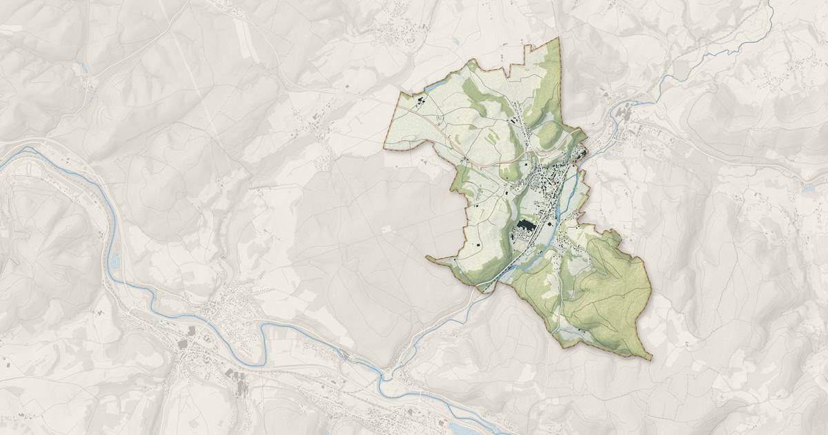 Portrait cartographique de Cheniménil : relief, eau, forêts, bâti et voies, calculés à partir des données de l'IGN